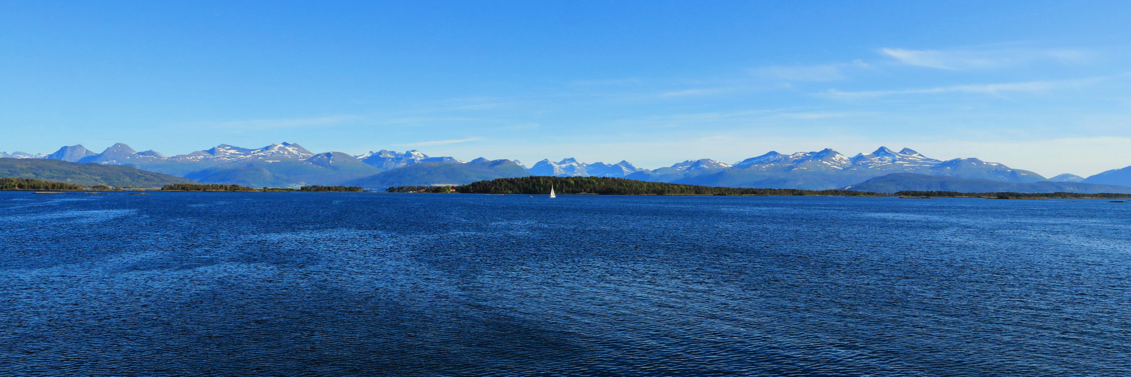 Molde Blick auf das bis 2000m hohe Romsdaler Gebirgsmassivs H.Reitz©2018